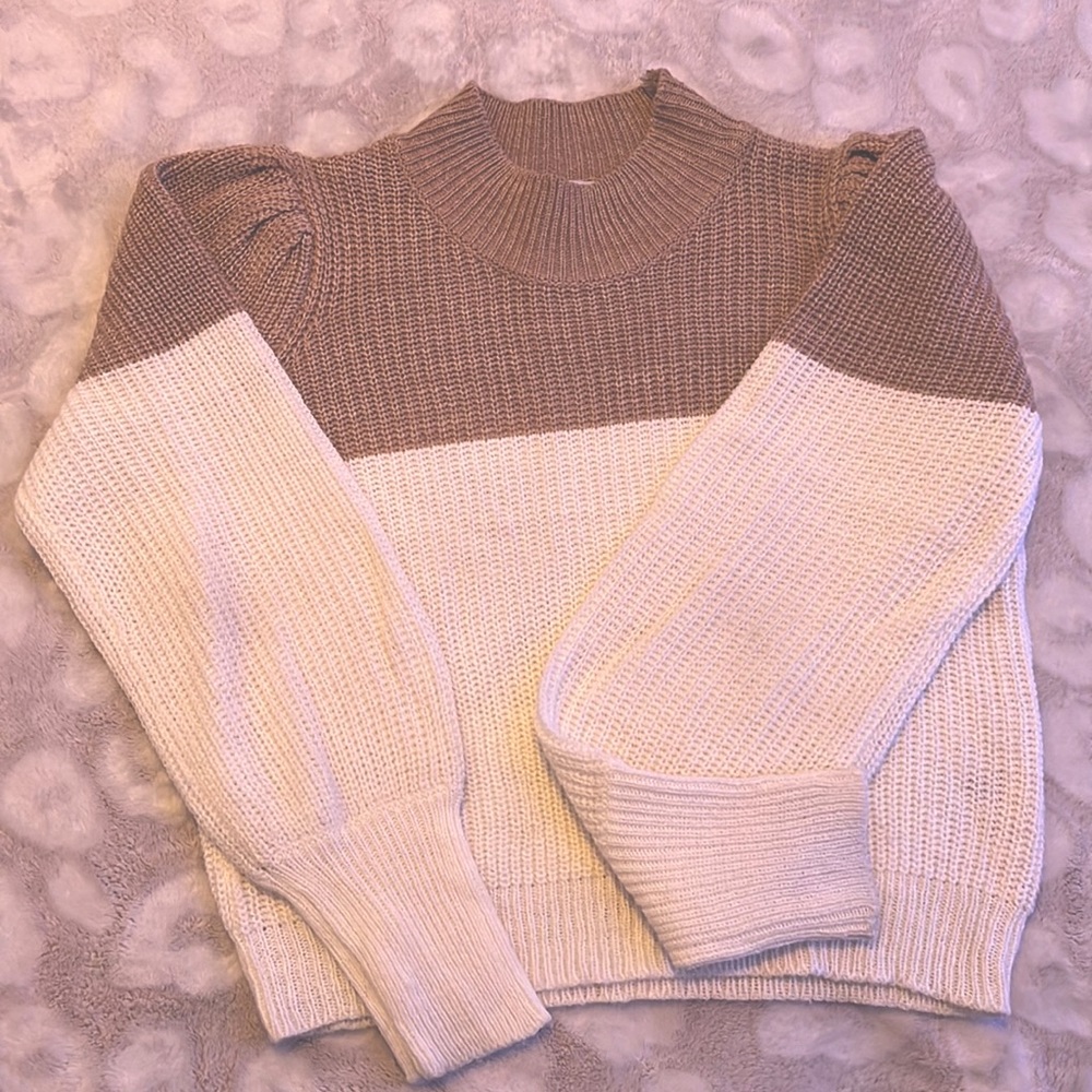 Brand: no comment, Okay Condition. Color: Beige-Pinkish with White.